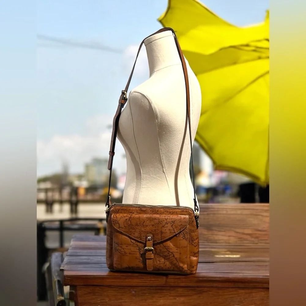 Patricia Nash Avellino Crossbody Distressed Leather Metallic Tan Handbag. - Picture 3 of 6